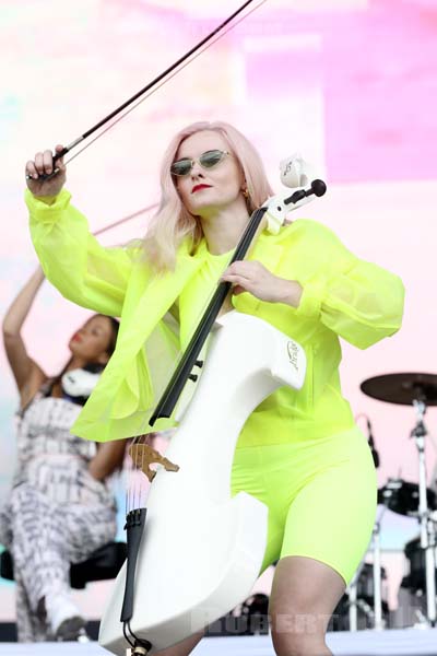 CLEAN BANDIT - 2019-07-21 - PARIS - Hippodrome de Longchamp - Main Stage 2 - 